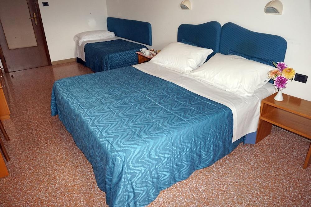 Family Hotel Como 리비손돌리 외부 사진